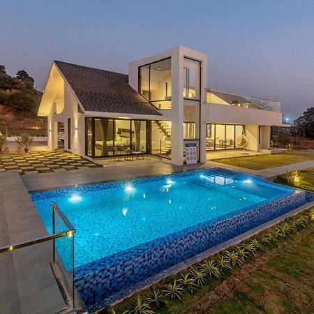 Saffronstays Stargazer, Karjat - Luxury Pool Villa With Lake View ภายนอก รูปภาพ