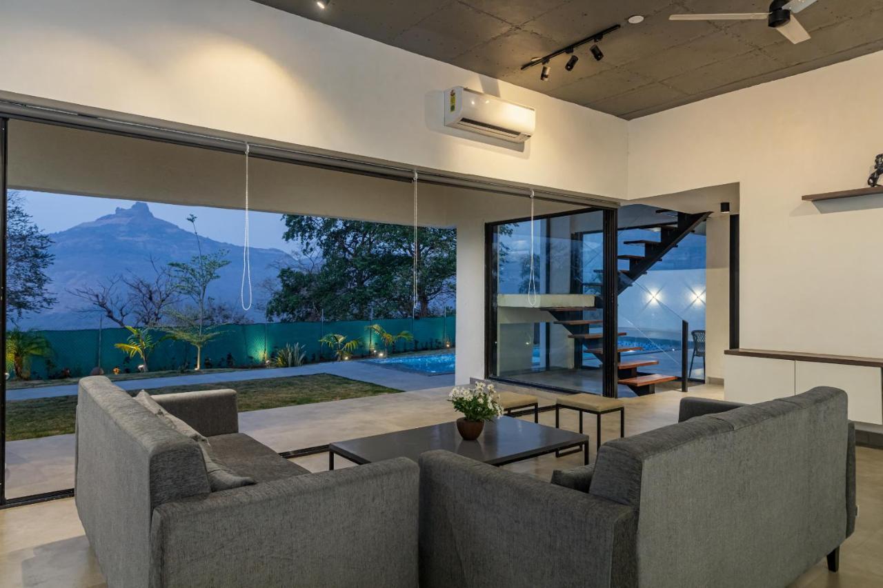 Saffronstays Stargazer, Karjat - Luxury Pool Villa With Lake View ภายนอก รูปภาพ