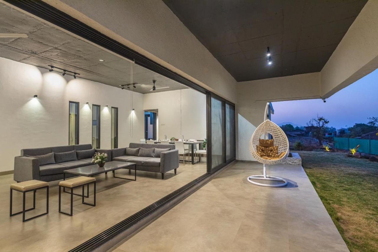 Saffronstays Stargazer, Karjat - Luxury Pool Villa With Lake View ภายนอก รูปภาพ
