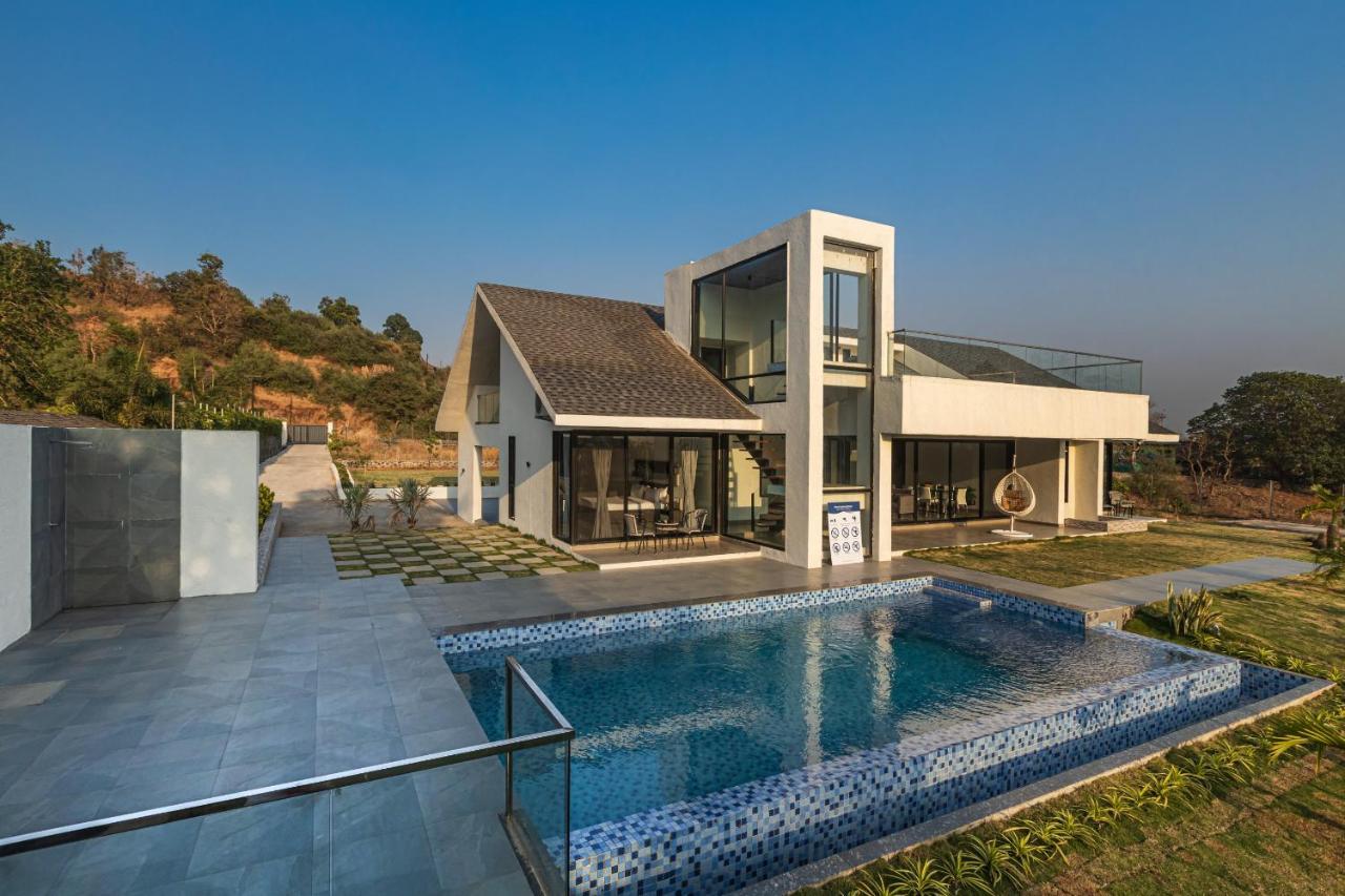 Saffronstays Stargazer, Karjat - Luxury Pool Villa With Lake View ภายนอก รูปภาพ